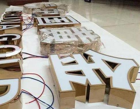 南召最常见的几种发光字
