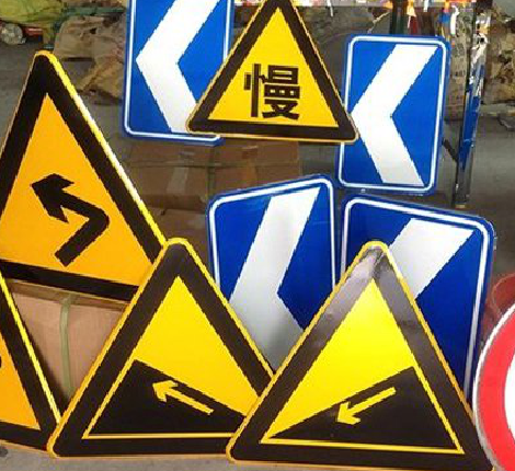 南召标识标牌中颜色的确定是很重要的。