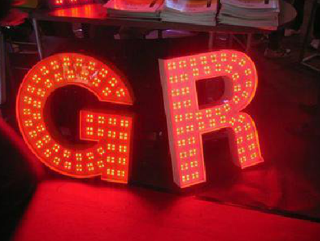 南召LED发光字常见的安装误区。