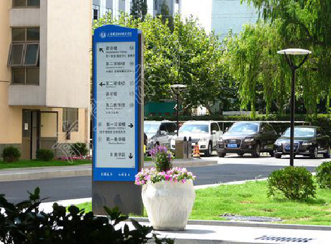 南召哪些因素影响宣传栏的制作？